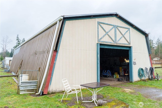 view of pole building featuring driveway