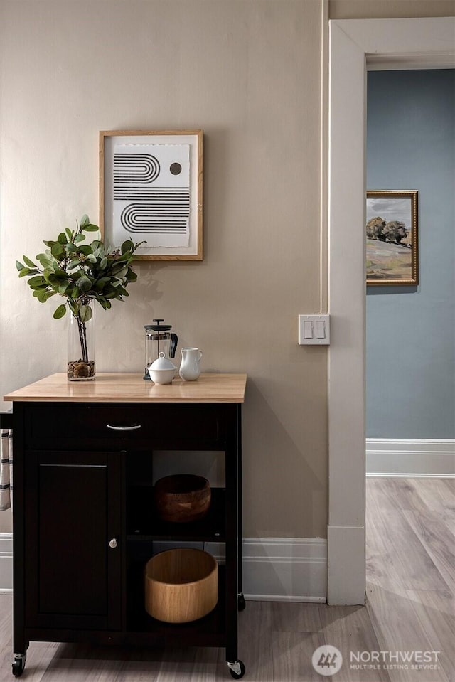 room details featuring baseboards