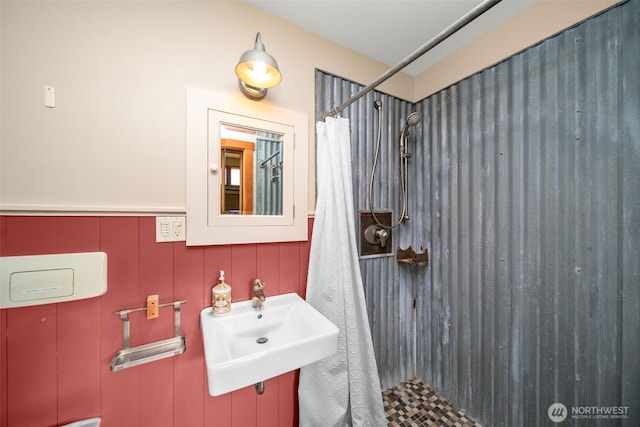 74 Sawtooth View Rd, Pateros, WA 98846 - bathroom featuring a sink, a shower with shower curtain, and wainscoting