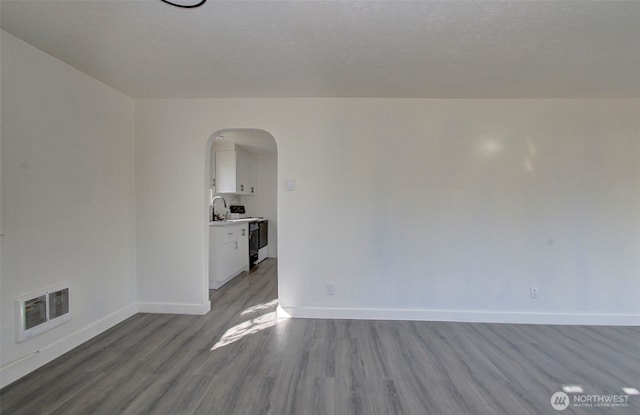105 Redpath St, Kelso, WA 98675 - empty room with arched walkways, wood finished floors, and baseboards