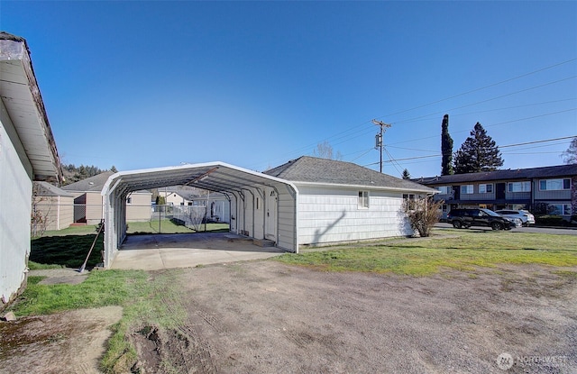 105 Redpath St, Kelso, WA 98675 - garage featuring a carport