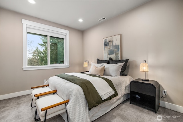 bedroom featuring carpet, visible vents, baseboards, and recessed lighting