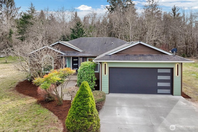 view of front facade featuring an attached garage and driveway