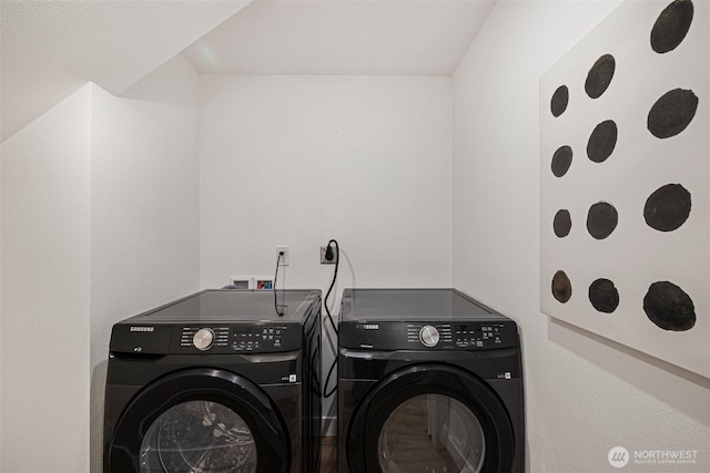 laundry room featuring laundry area and independent washer and dryer