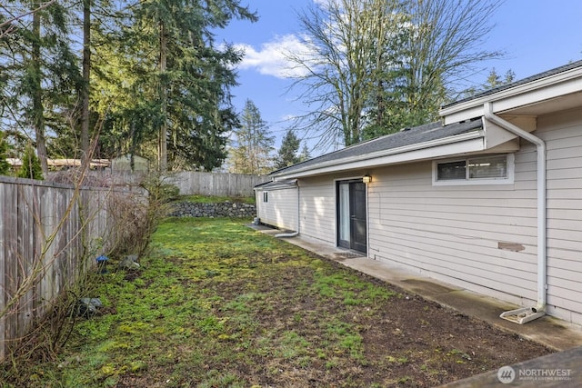 view of yard featuring a fenced backyard