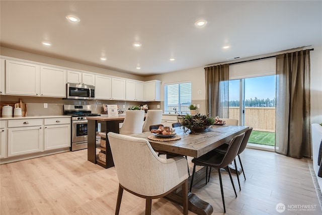 dining space featuring light wood-style floors, visible vents, and recessed lighting