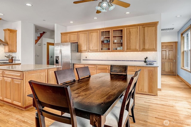 dining room with ceiling fan, light wood-style flooring, visible vents, and recessed lighting