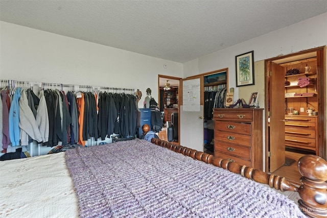 bedroom featuring a closet and a textured ceiling