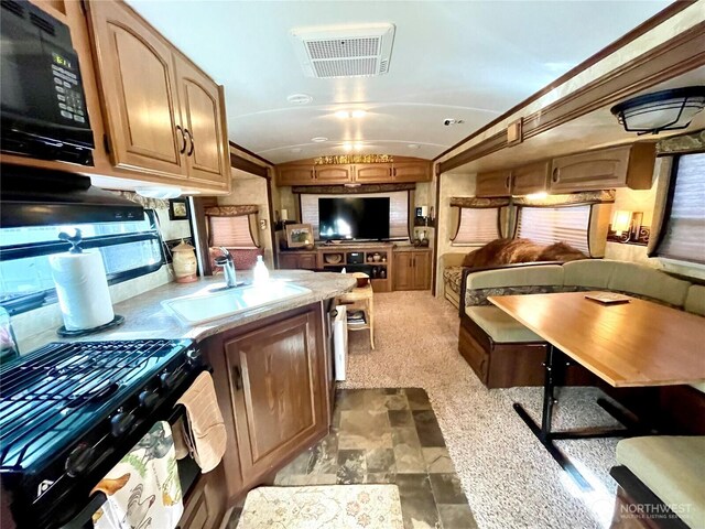 56 Butterfly Ln, Pacific Beach, WA 98571