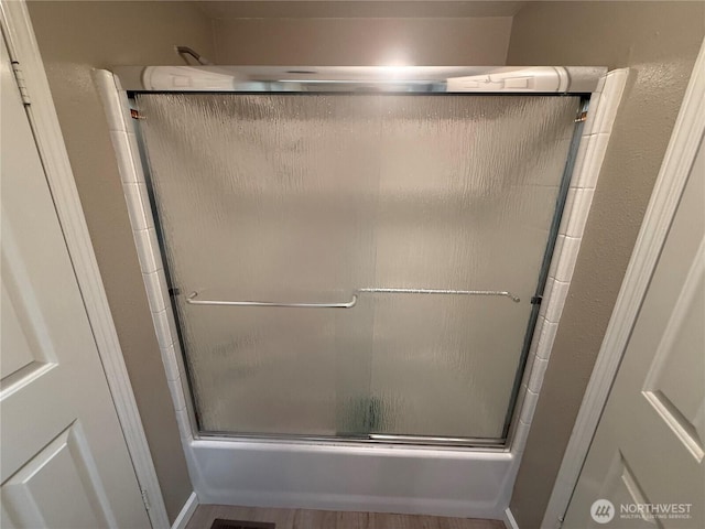 full bathroom with enclosed tub / shower combo