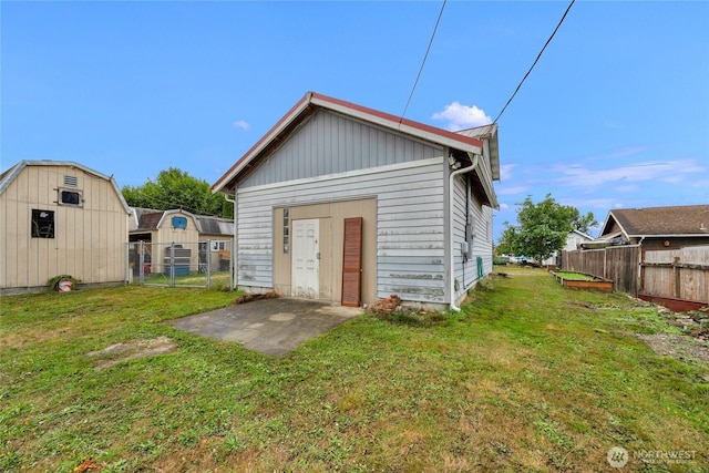 723 E 54th St, Tacoma, WA 98404 - view of outbuilding featuring an outdoor structure and fence