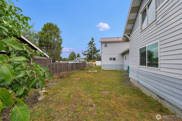 723 E 54th St, Tacoma, WA 98404 - view of yard featuring fence