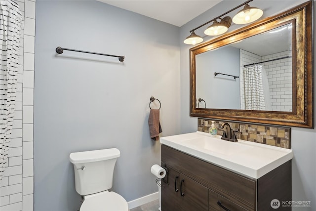 bathroom featuring vanity, decorative backsplash, toilet, baseboards, and a shower with shower curtain