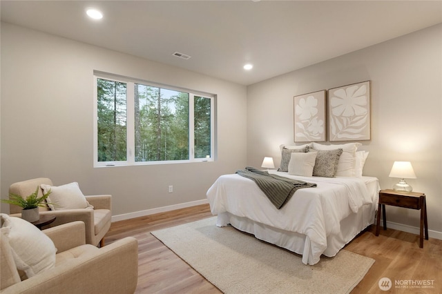 bedroom with light wood-style floors, recessed lighting, visible vents, and baseboards