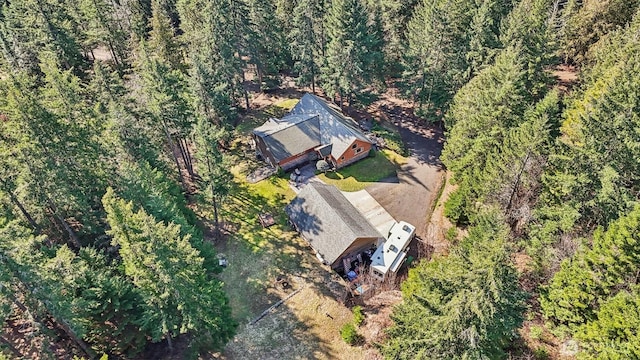 bird's eye view featuring a wooded view