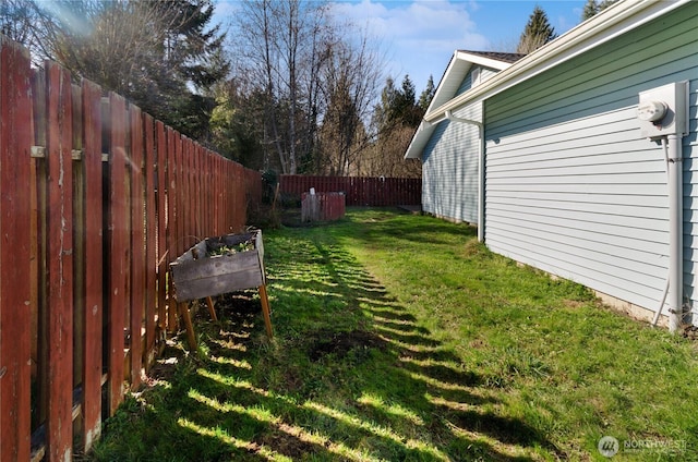 view of yard featuring a fenced backyard