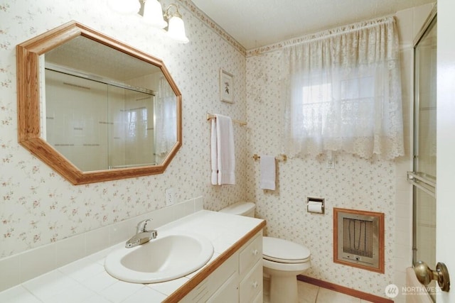 full bath featuring wallpapered walls and a shower with shower door