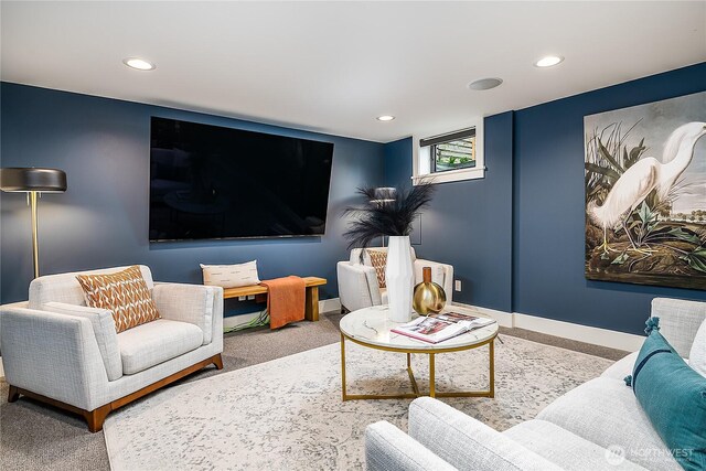 living area featuring recessed lighting, baseboards, and carpet flooring