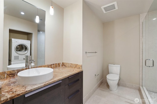 full bathroom featuring toilet, vanity, visible vents, baseboards, and a shower stall