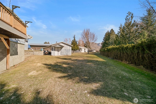 view of yard with an outdoor structure and a storage unit