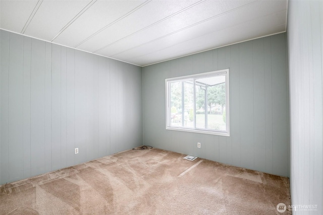 unfurnished room featuring visible vents and carpet floors