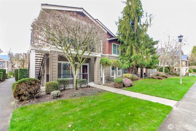 view of front of house with a front yard