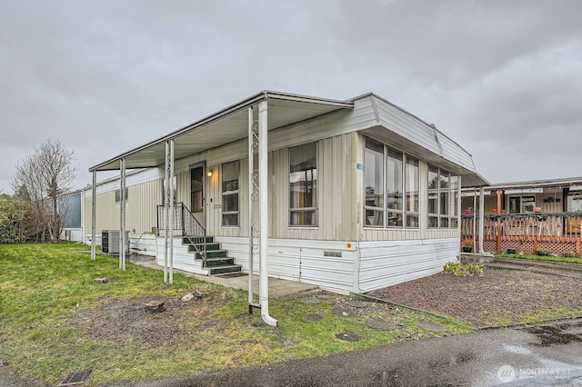 3222 S 183rd St, Seatac, WA 98188 - view of side of property with central air condition unit, a sunroom, and a yard