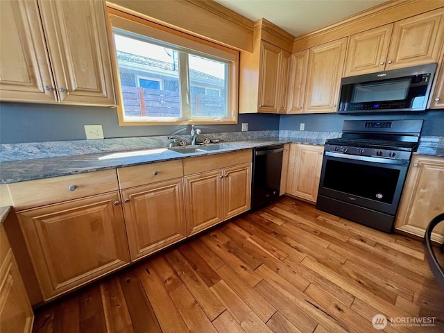 1412 Bonnie View Acres Rd, Oak Harbor, WA 98277 - kitchen with black appliances, light wood-style flooring, a sink, and light brown cabinetry