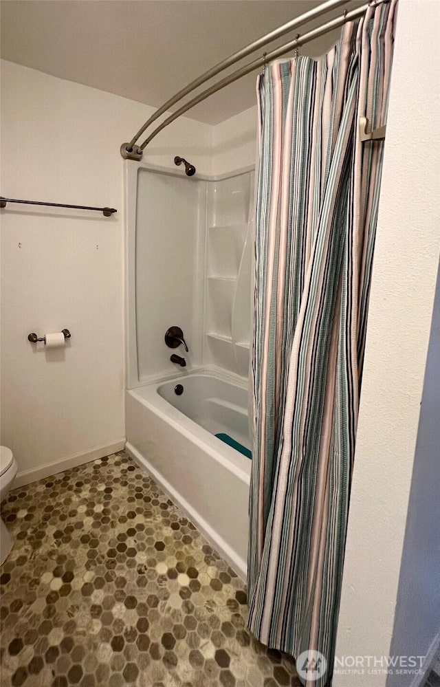 1412 Bonnie View Acres Rd, Oak Harbor, WA 98277 - full bath with toilet, shower / tub combo, and baseboards