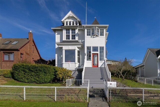 view of front facade featuring a fenced backyard