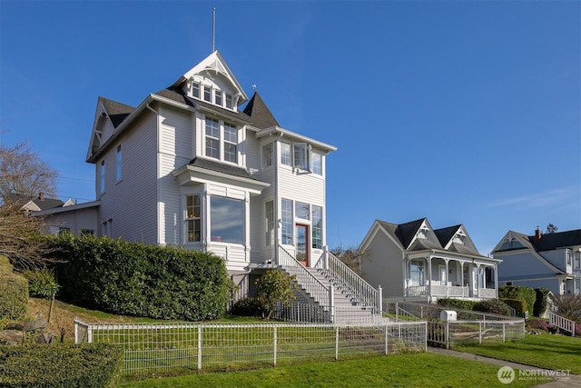 view of front of house featuring a fenced front yard and a front yard