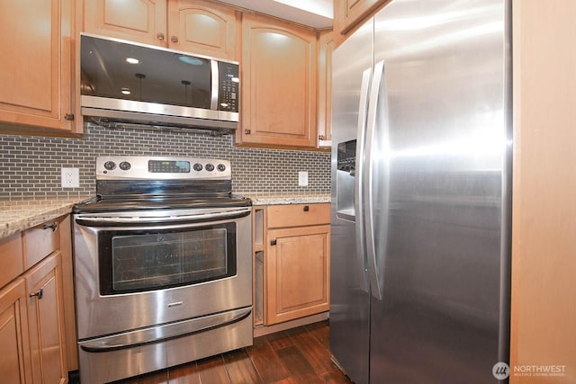 kitchen featuring stainless steel appliances, backsplash, dark wood-style floors, and light brown cabinetry