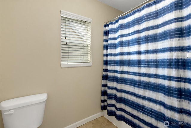 full bathroom with a shower with curtain, toilet, baseboards, and tile patterned floors