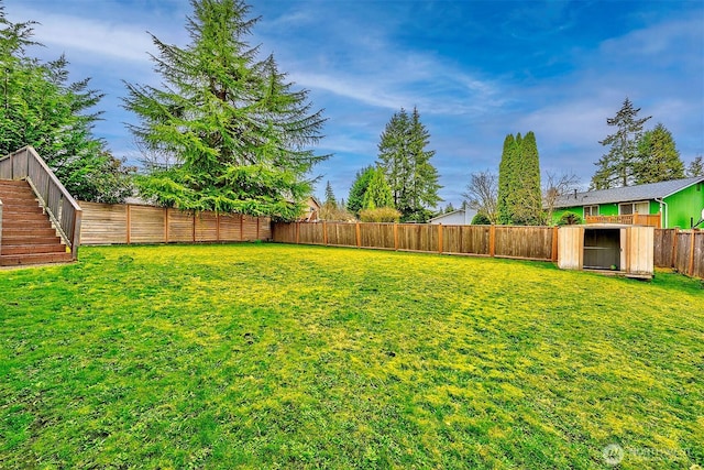 view of yard featuring a fenced backyard