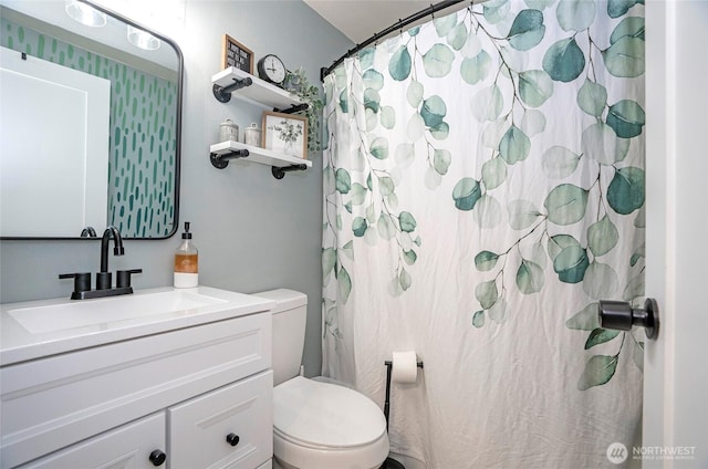 10103 Kline St SW, Lakewood, WA 98499 - full bathroom featuring toilet, a shower with curtain, and vanity