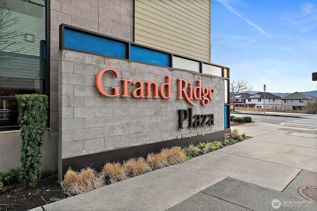 view of community / neighborhood sign