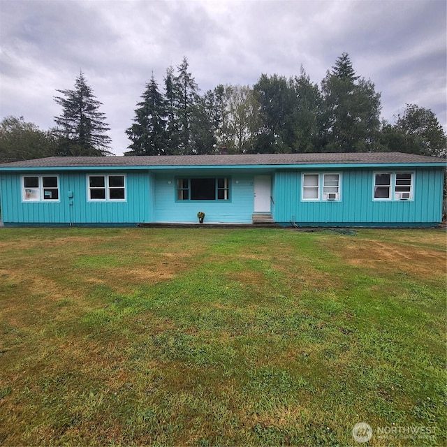 view of front of house with a front lawn