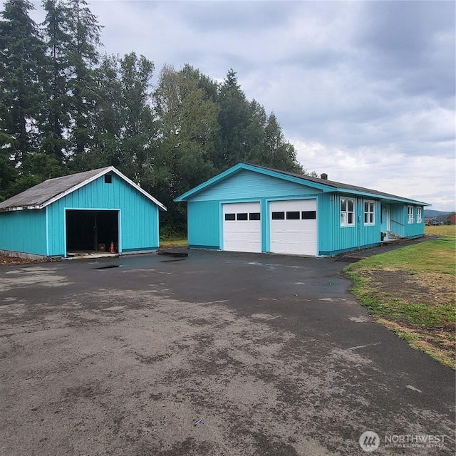 view of detached garage