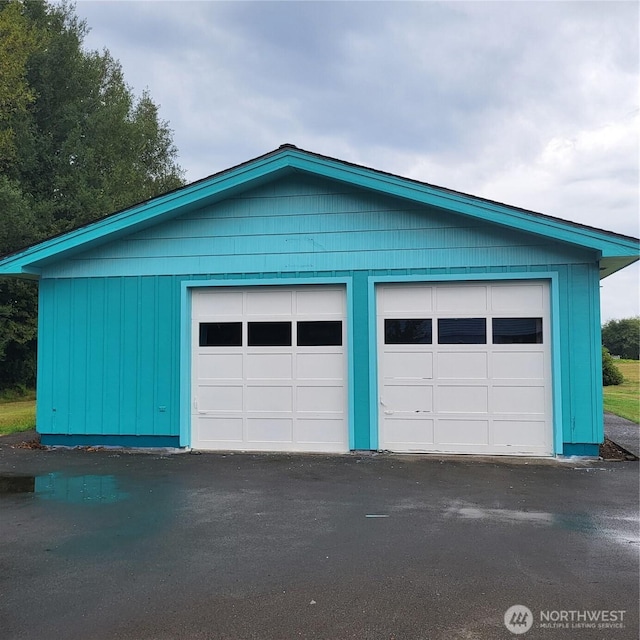 view of detached garage