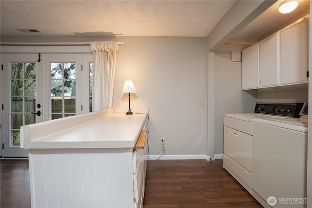 kitchen with a textured ceiling, independent washer and dryer, dark wood-style floors, and visible vents