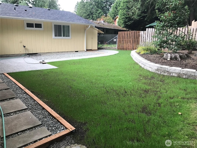 view of yard featuring fence