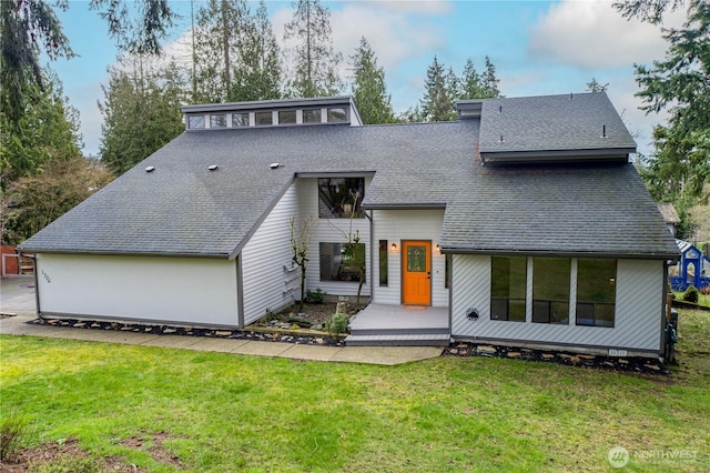 view of front facade with a front lawn and roof with shingles