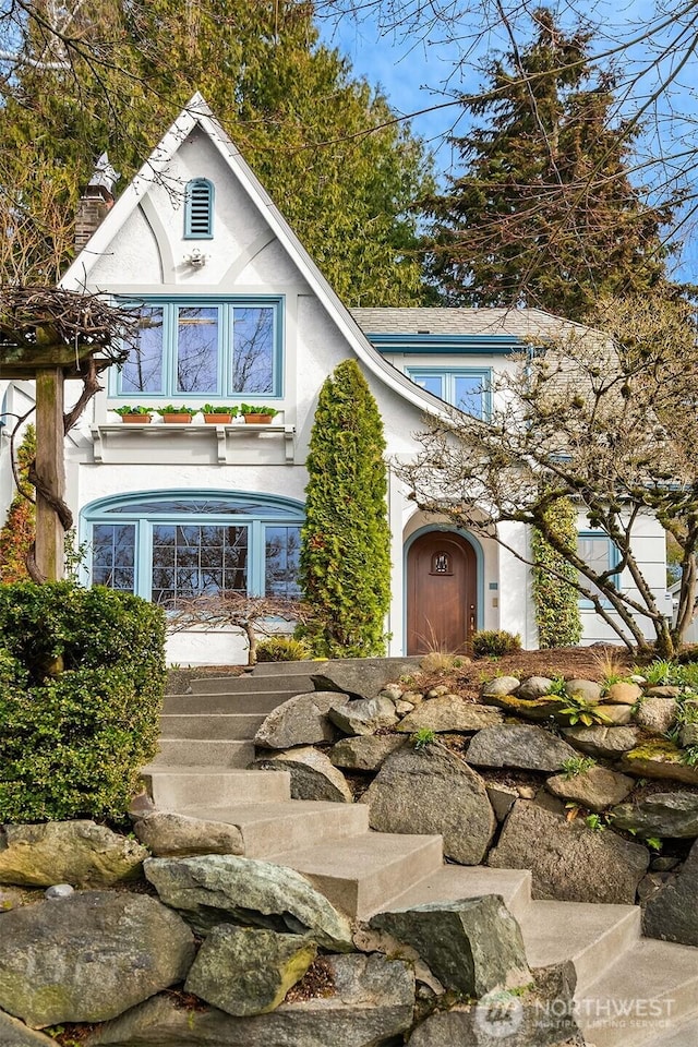 view of front facade with stucco siding