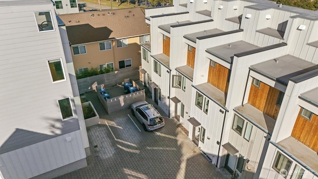 birds eye view of property featuring a residential view