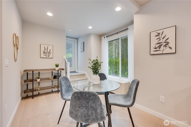 dining area featuring recessed lighting, light wood-style floors, and baseboards