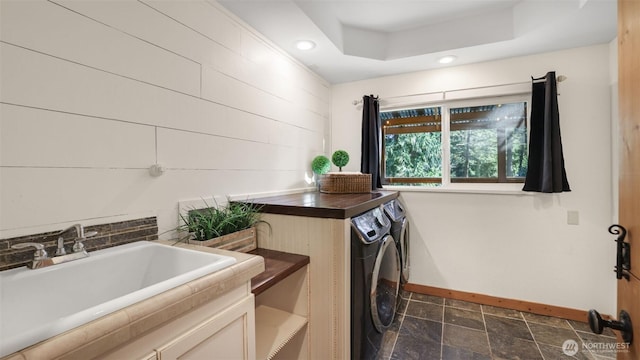 laundry room featuring recessed lighting, laundry area, separate washer and dryer, a sink, and baseboards