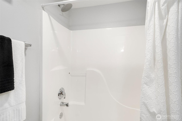 full bathroom featuring shower / bath combo with shower curtain