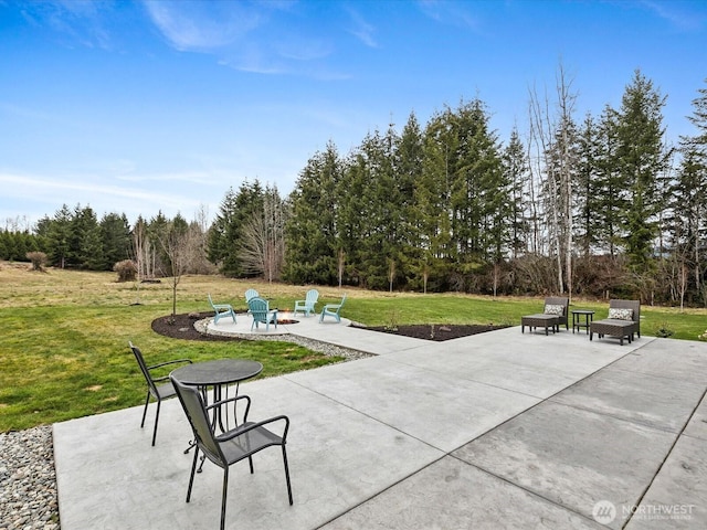 view of patio with an outdoor fire pit