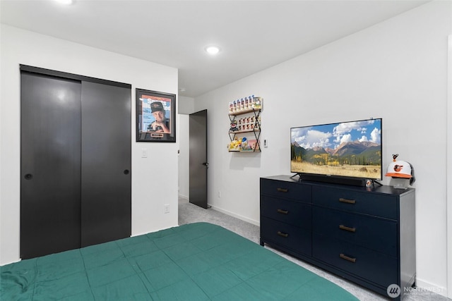 bedroom with recessed lighting, a closet, light carpet, and baseboards