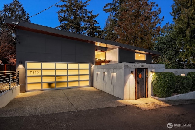 view of front facade with stucco siding